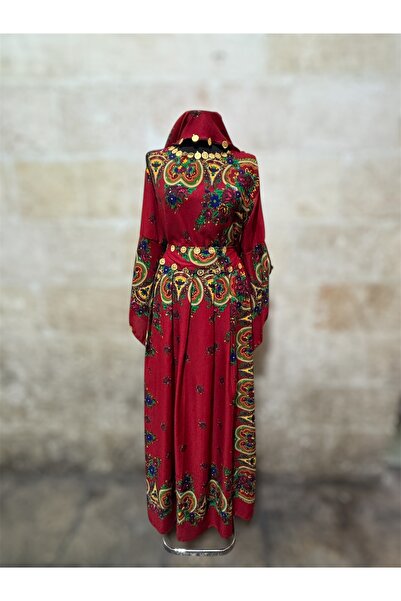 MODA Το τοπικό φόρεμα είναι μέσα στο σάλι και τη ζώνη