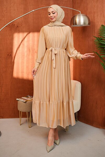 İmajButik Rochie bej cu centură în talie detaliu din tul