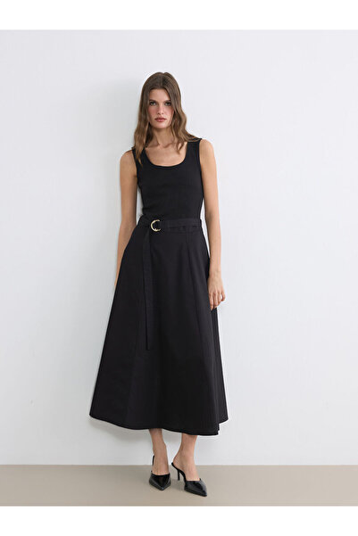 LC Waikiki LCW EVERYDAY Μαύρο φόρεμα με λαιμόκοψη U και ζώνη στη μέση