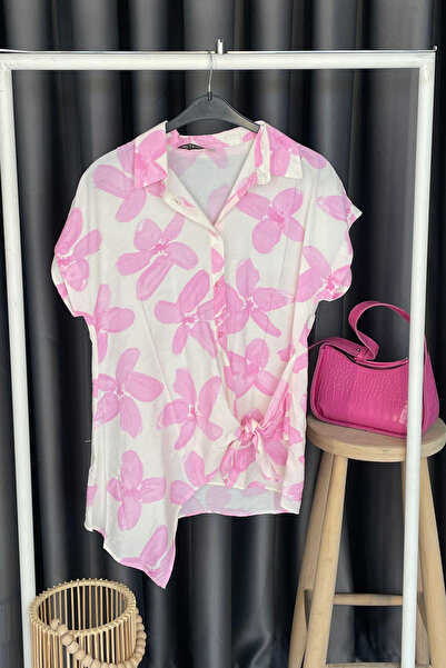 LEVURE قميص بتفاصيل ربط جانبية بنمط الزهور - وردي وردي