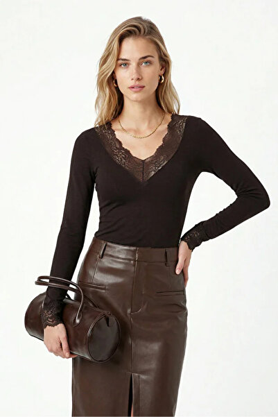 gozdefashion Women's V-Neck Lace Detailed Blouse