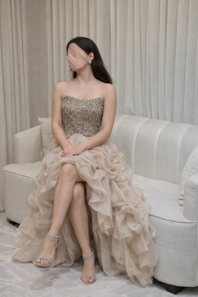 TOP BERLANTY The "Organza Magic" dress features a defined waist and pearl det...