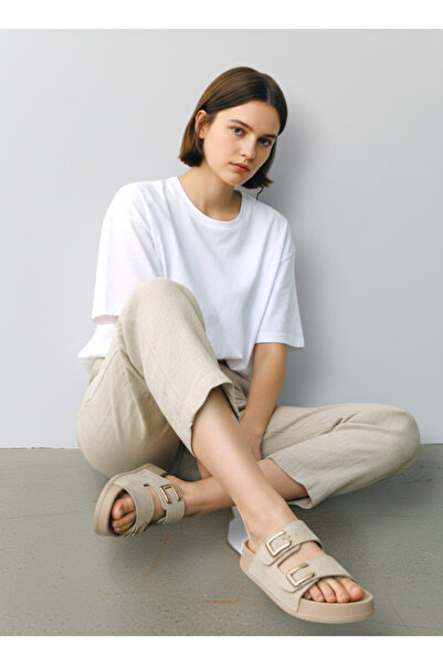 HFKY Woman Slipper . Buckle Detail   Slipper .