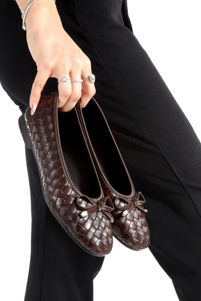 LUVETTO Brown Leather Braided Round Toe Piece Closed Mustache Bow Orthopedic ...