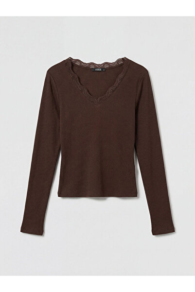 LC Waikiki Peak New Season V-Neck Lace Detailed Blouse