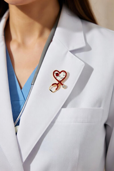 BB BİBUTİKSHOP Kalp Formlu Steteskop Tasarım Taşlı Doktor Hemşire Broşu