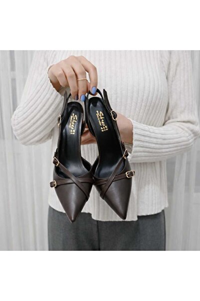 bolmar Kadın Sivri Burun Kapalı Tokalı Arkası Açık Klasik Topuklu Ayakkabı