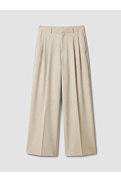 LC Waikiki Μπεζ γυναικείο παντελόνι από ύφασμα με πλισέ, σε χαλαρή γραμμή