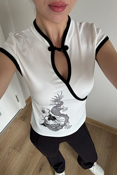 İlayda Toprak Λευκή μπλούζα με μηδενικά μανίκια με στάμπα Colar Dragon και λε...