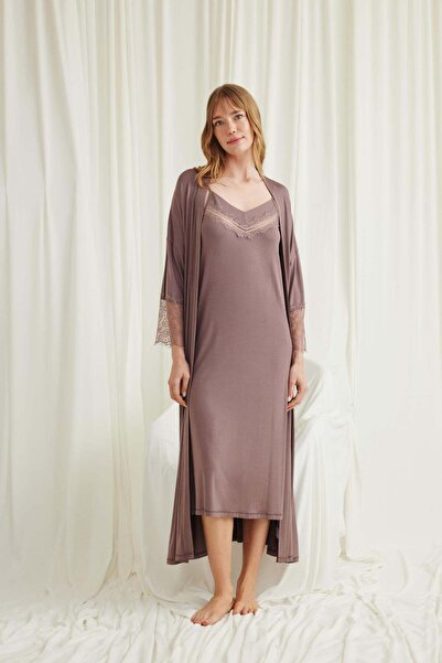 Findit Low-Cut Collar and Lace Sleeves Dressing Gown Set