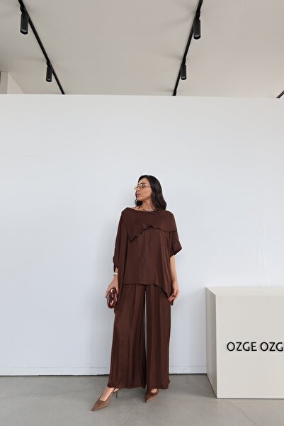 Özge Özgenç طقم بنطلون وبلوزة بقصة غير متماثلة ومقاس كبير