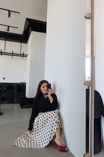 Özge Özgenç Puantiyeli Maxi Etek