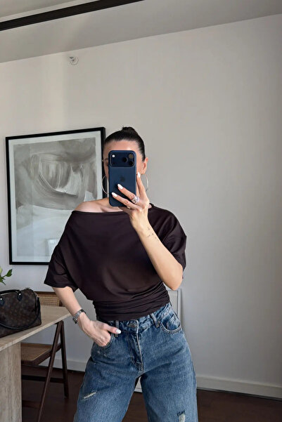 mielva Γυναικεία καφέ ασύμμετρη μπλούζα με λεπτομέρεια στους ώμους