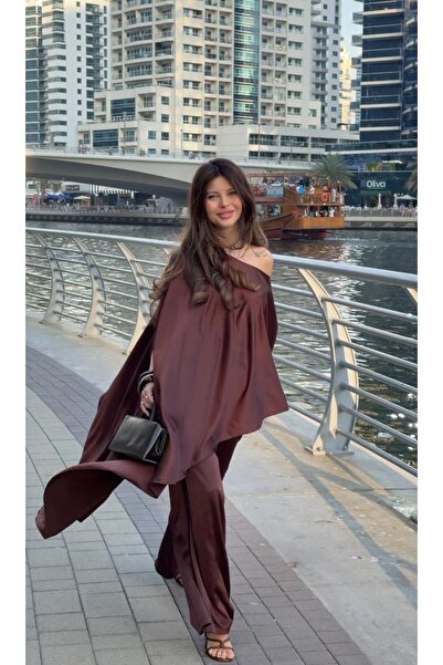 DIVA CHARMS Brown satin suit consisting of an asymmetrical blouse and trousers