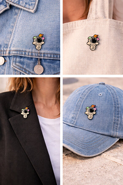 DREAMIOGIFTANDBOX Gezegenli Astronot Figürlü Metal Pin Rozet