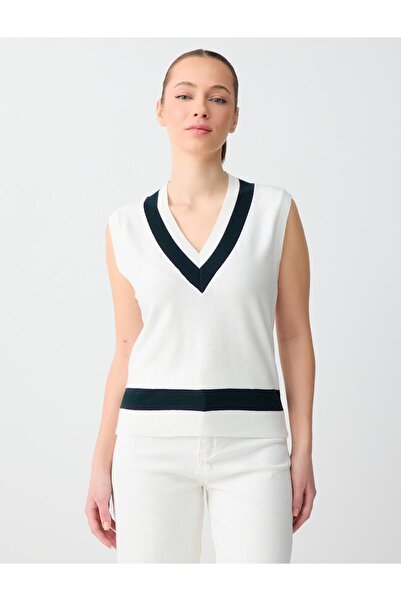 Jimmy Key Off-White Straight Cut V-Neck Knit Sweater