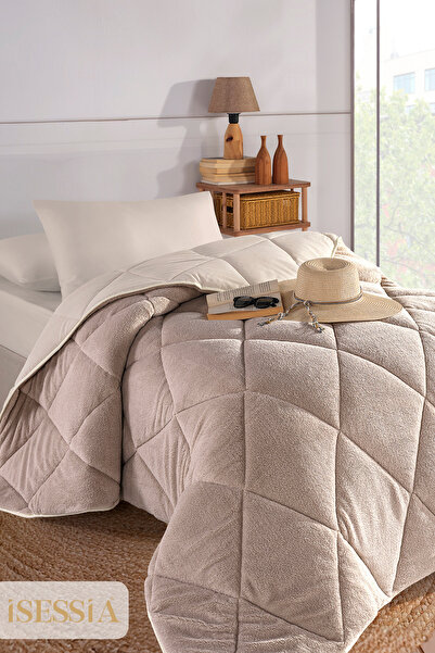 Isessia Veloria Wellsoft pentru o persoană cu două fețe pilotă