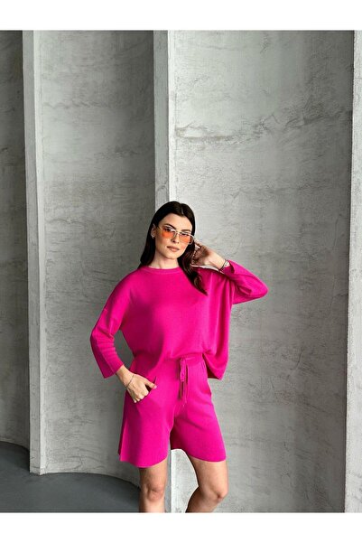 moda paketi طقم تريكو مع شورت - طقم نسائي مكون من قطعتين بقصة مريحة وياقة دائرية