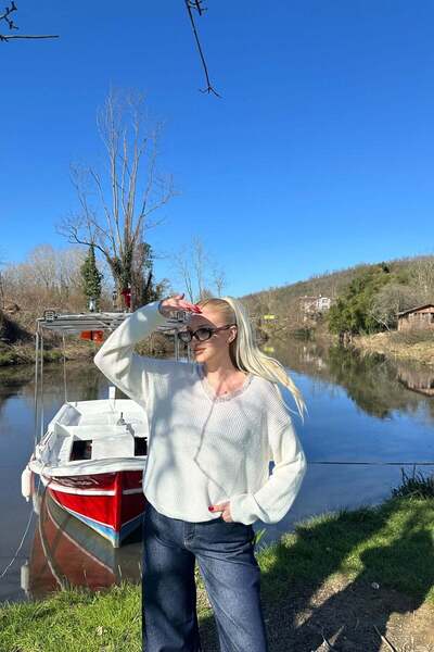 lizge giyim V-Neck Lace Detail Tricot Sweater