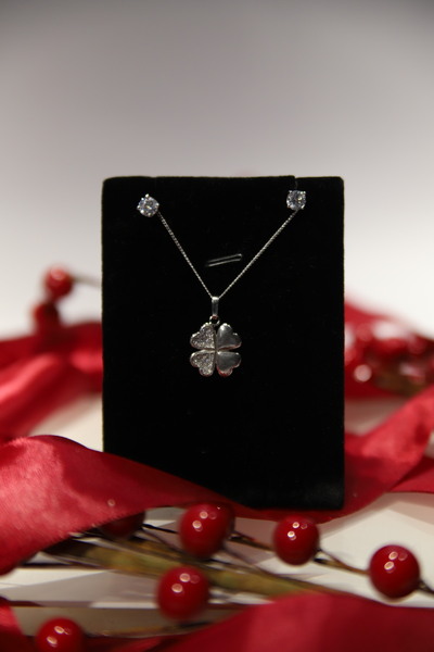 CHARM Lucky Clover Set – Necklace and Earrings
