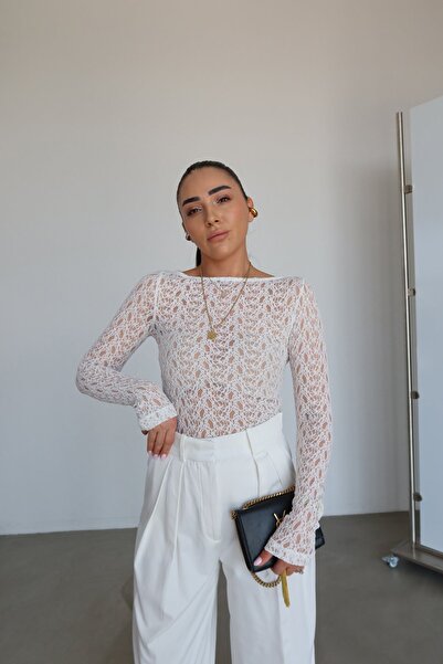 Özge Özgenç Bluza sa čipkom i lađastim izrezom