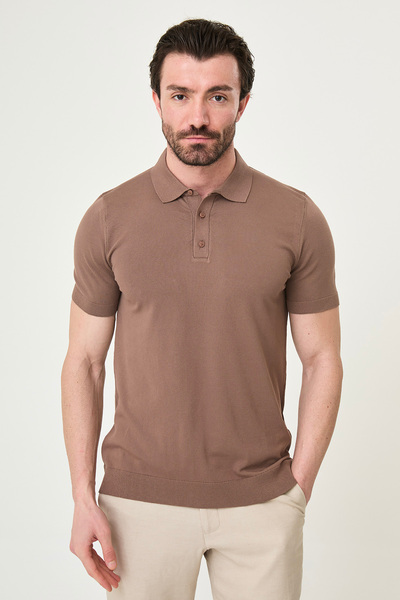 Mcr Ανδρικό πλεκτό μπλουζάκι με λαιμόκοψη πόλο εφαρμοστό σε καφέ-γαλακτερό χρ...