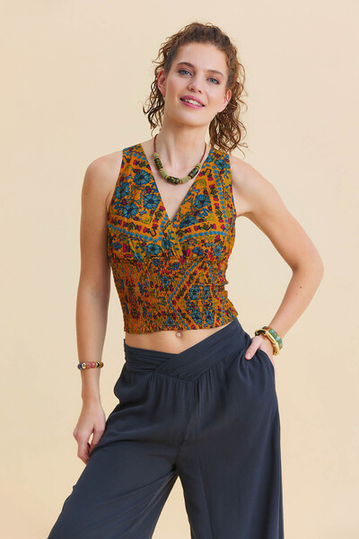 Los banditos Αυθεντική μπλούζα με λαιμόκοψη V και λεπτομέρεια από γιπέ στην π...