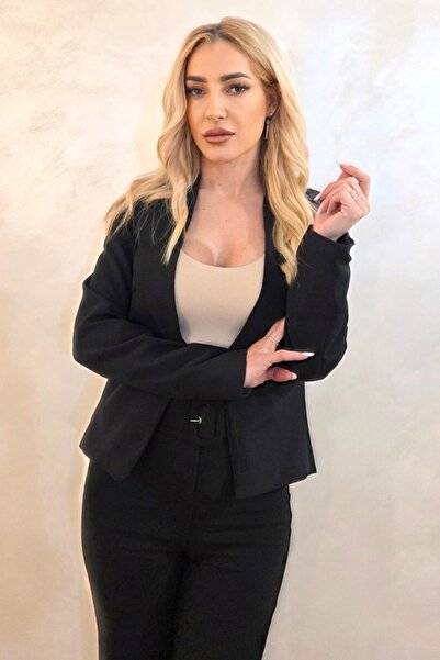 FashionForYou Thin, short Mirea blazer with decorative pockets, Black