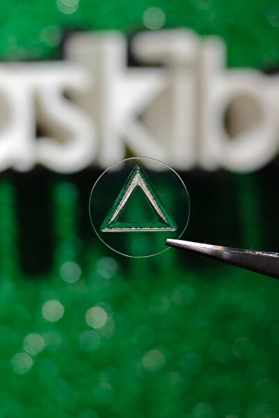 Baskı Babası Dokunsal Uyarı Etiketi TS EN ISO 11683 Üçgen Şeffaf Kabarmalı 1....