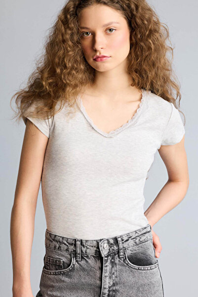 DeFacto Εφαρμοστό μπλουζάκι με δαντελένιο γιακά και ριμπ λεπτομέρειες H1786AX...