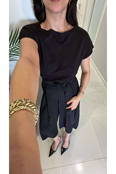 BİRCANÇİL تي شيرت فيوس أسود برقبة قاربية مرصّع بالأحجار