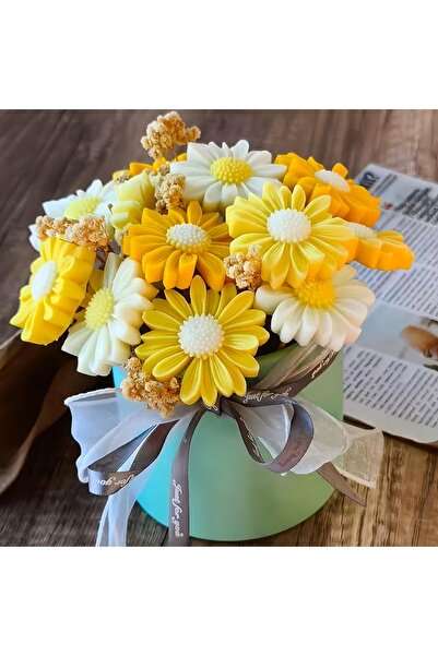 victiny Floral arrangement made of fragrant soy flowers and dried flowers