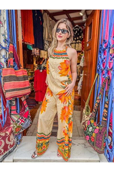 Miss Boheme Sarı Renk Zambak Desenli Boyundan Bağlamalı Sırtı Açık Tulum