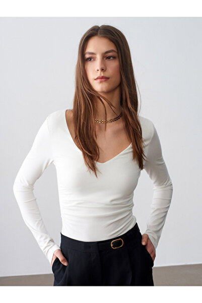 Dilvin 32780 V Yaka Büzgülü Top-Ekru