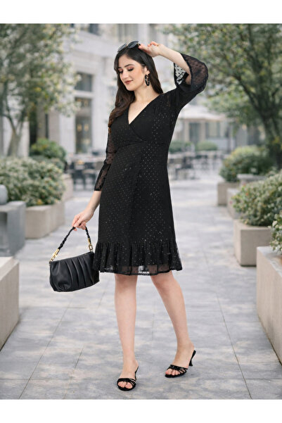 HOUSE OF RAELI By Styli فستان أسود طويل من قماش دوبي لوريكس