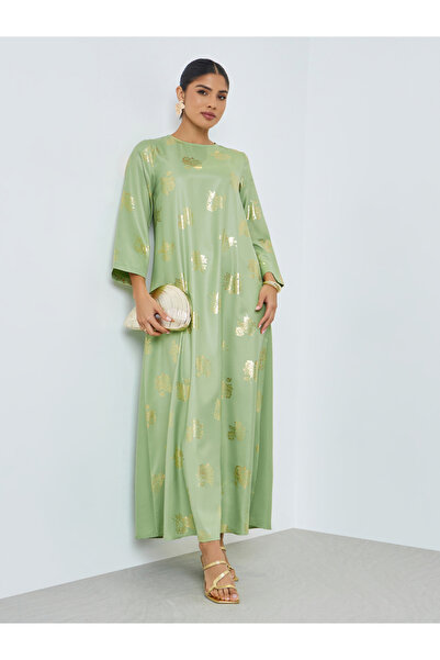 Amirah By Styli جلابيات برقبة دائرية مطبوعة برقائق معدنية خضراء