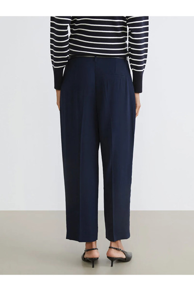 LC Waikiki Γυναικείο παντελόνι σε μπλε ναυτικό χρώμα Beli Ζώνη τεμαχίων με κο...