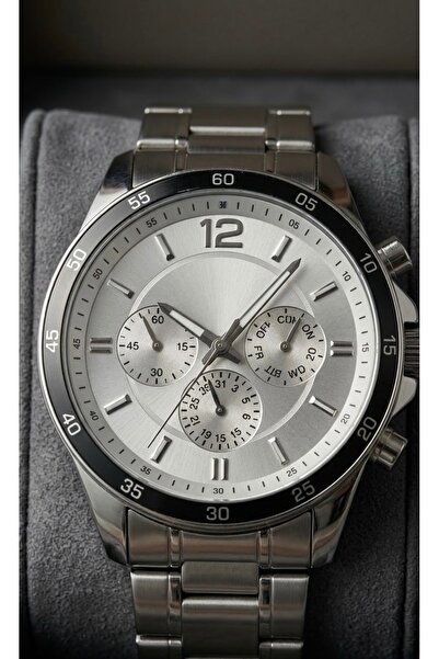 Yegane Men's Steel Band Silver Color Black Frame Stylish Wristwatch