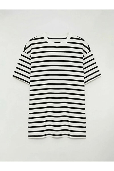 LC Waikiki Μαύρο γυναικείο μπλουζάκι με ριγέ λαιμόκοψη