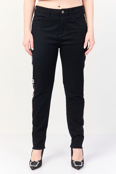 Scotch & Soda بنطلون نسائي بقصة مستقيمة ذو ملمس بارز بتصميم Boyfriend Fit، با...