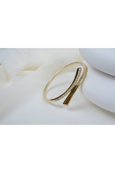 ATELİER TUĞBA KLPÇ077 أصفاد ذهبية غير متماثلة مرصعة بالأحجار (قطر داخلي 5.5 سم)