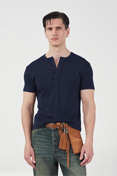 GIESTO Тъмносиня тениска с половин капсули и тясна кройка