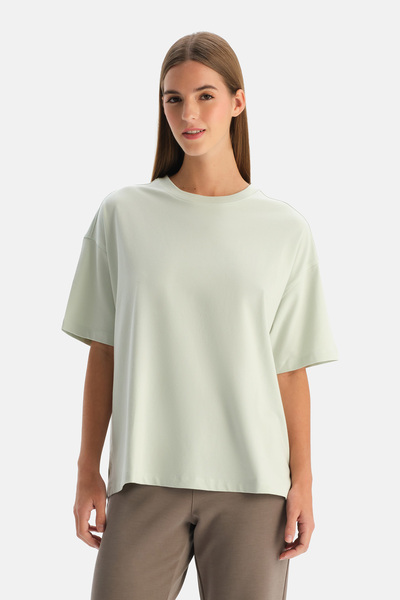 Dagi Ada Tea Women's Crew Neck T-Shirt