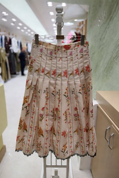 Butik Beyza تنورة بكسرات بنقشة زهور