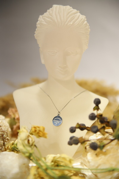 CHARM Urban Coin Necklace – Minimal Statement