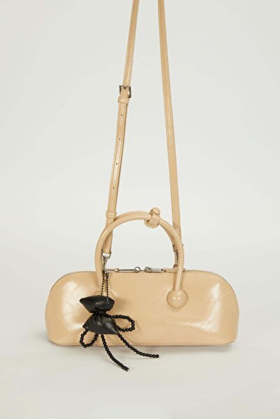 Levidor Charm Detailed Baguette Bag