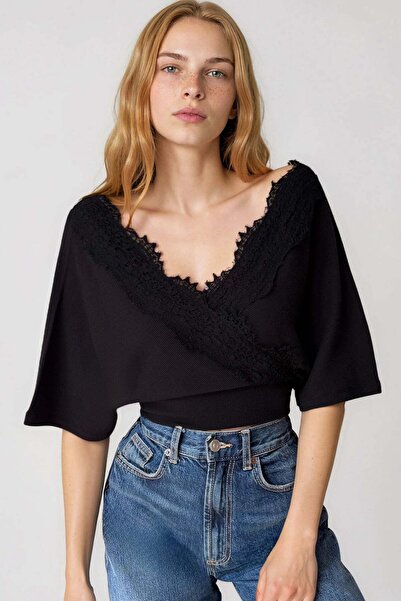 Trend Alaçatı Stili Women's black front back v neck Lace detailed knitted blo...