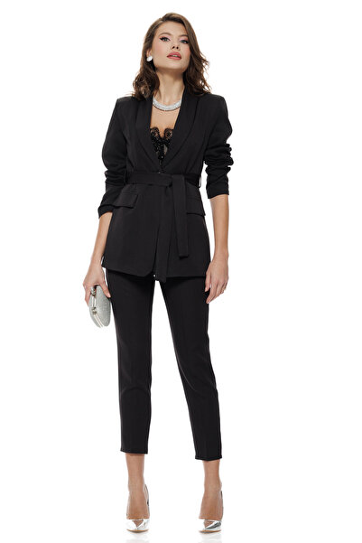 Fofy Elegant black women's suit with a jacket with lapels and tapered trousers