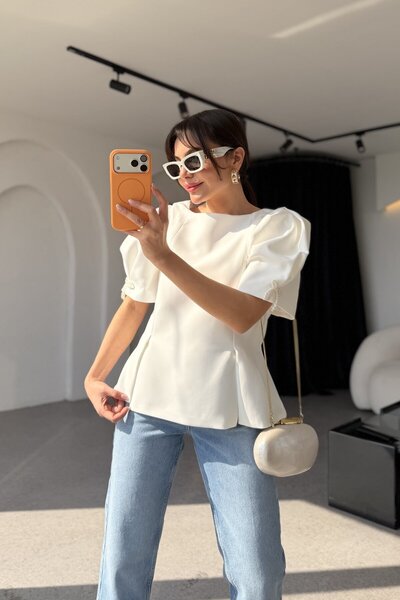 Gizem Ecemiş Lunabel Beyaz Balon Kol İnci Detaylı Bluz