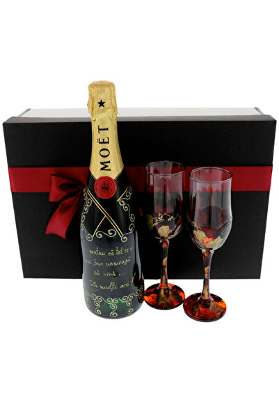 Moet & Chandon Personalized Moet with Glasses